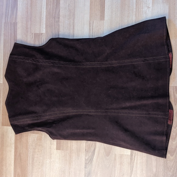 Vintage 60's faux suede vest with brass clasp closure - Picture 7 of 7